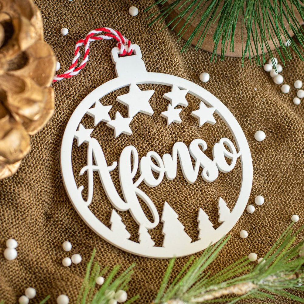 Bola de natal personalizada com nome para decorar a árvore de natal ou para oferecer