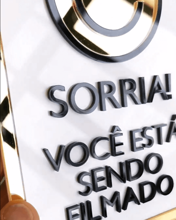 Placa sorria está sendo filmado